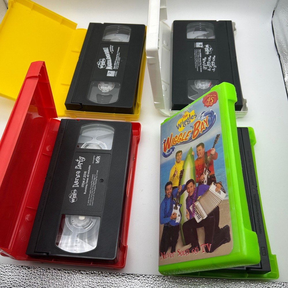 The Wiggles VHS Lot of 4 Dance Party Wiggle Bay Wiggly World Magical Adventure - Picture 4 of 10
